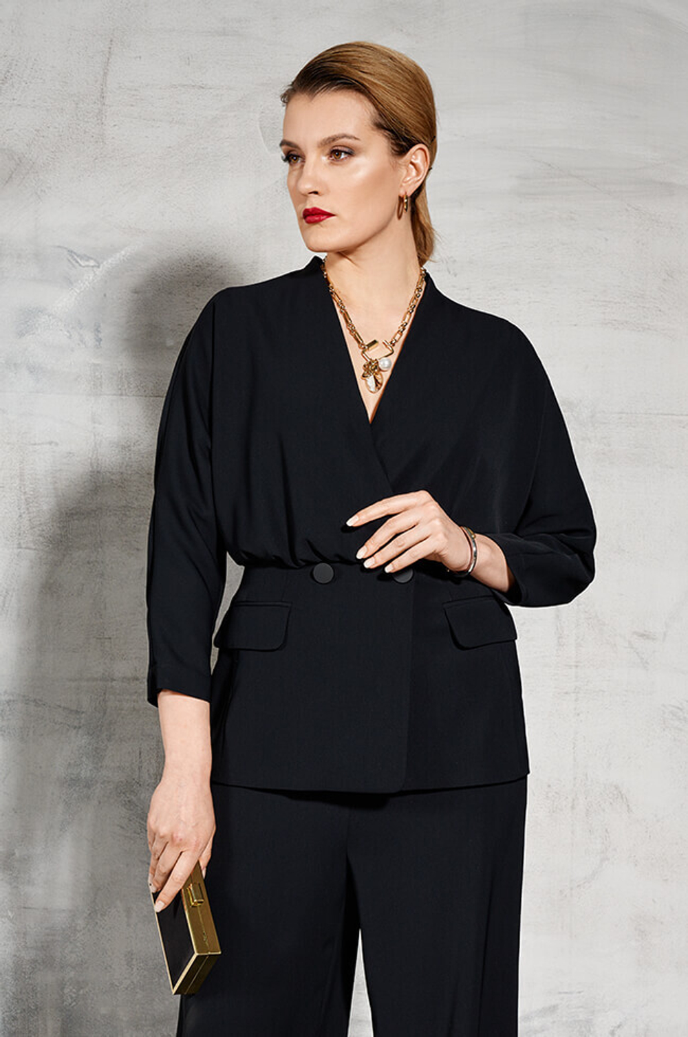 1770 Жакет женский (черный)