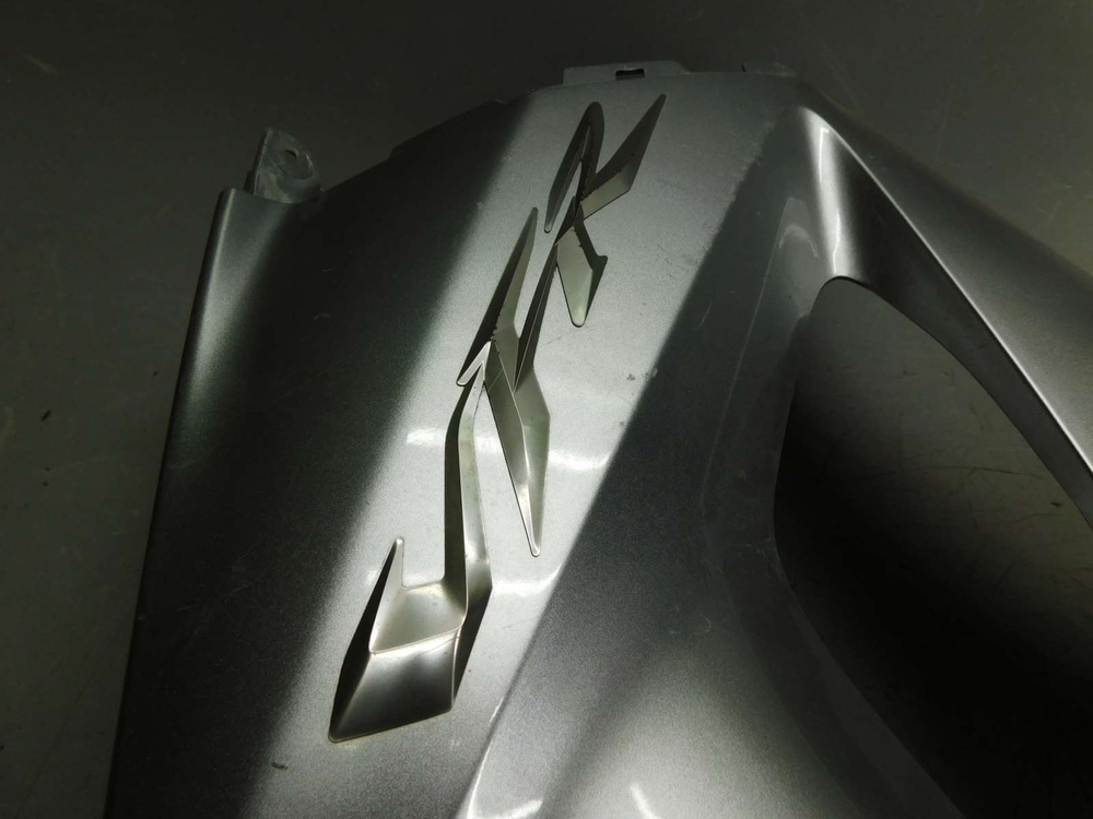 Пластик боковой правый Honda VFR800 2002-2013 64311-MCWA-D0000 031749