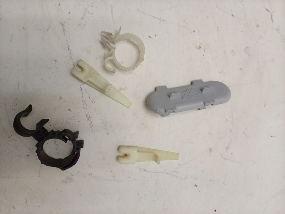 RST703DW кт18 Пластиковый крепеж, защёлки и заглушки для стиральной машины Hotpoint-Ariston б/у