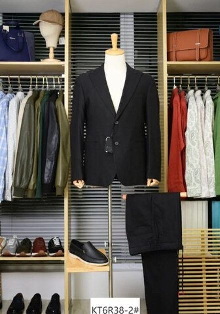 Льняной костюм Kiton