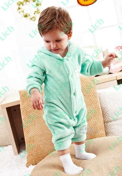 Комбинезон детский однотонный с капюшоном и аппликацией