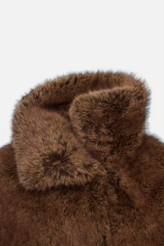 Укороченная шуба из экомеха