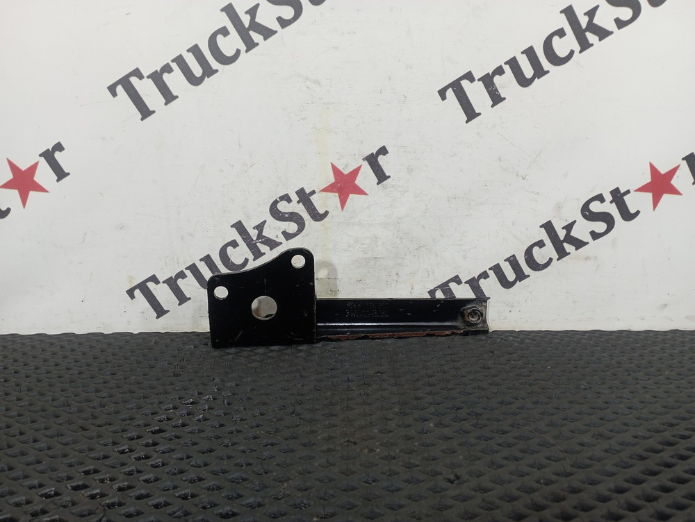 Кронштейн амортизатора