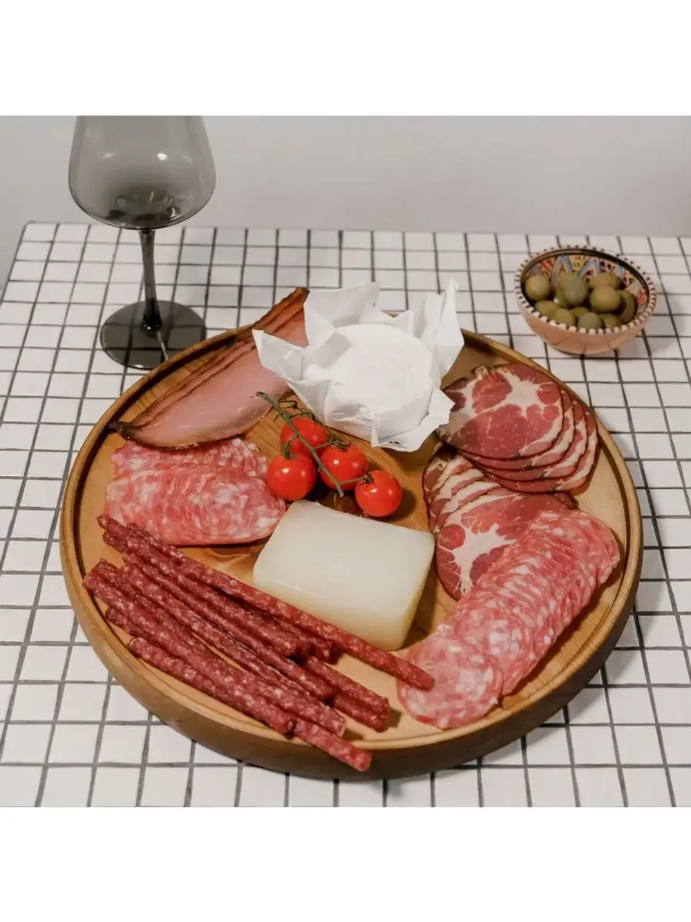 Деревянная менажница поднос круглая из кедра