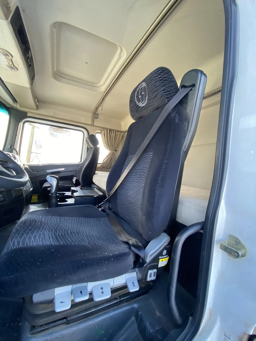 Shacman (Shaanxi) SX* 8x4 Самосвал SX33186V366 (Дизельный, 11,6 л, 423 л.с., МТ)