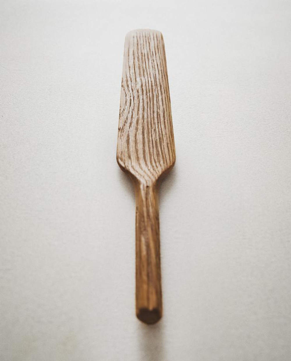 ZARA HOME ЛОПАТКА ИЗ ДУБОВОГО ДЕРЕВА, КОРИЧНЕВЫЙ