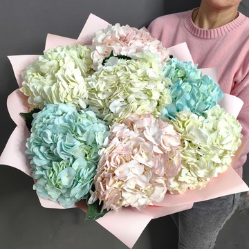 Букет из 7 гортензий