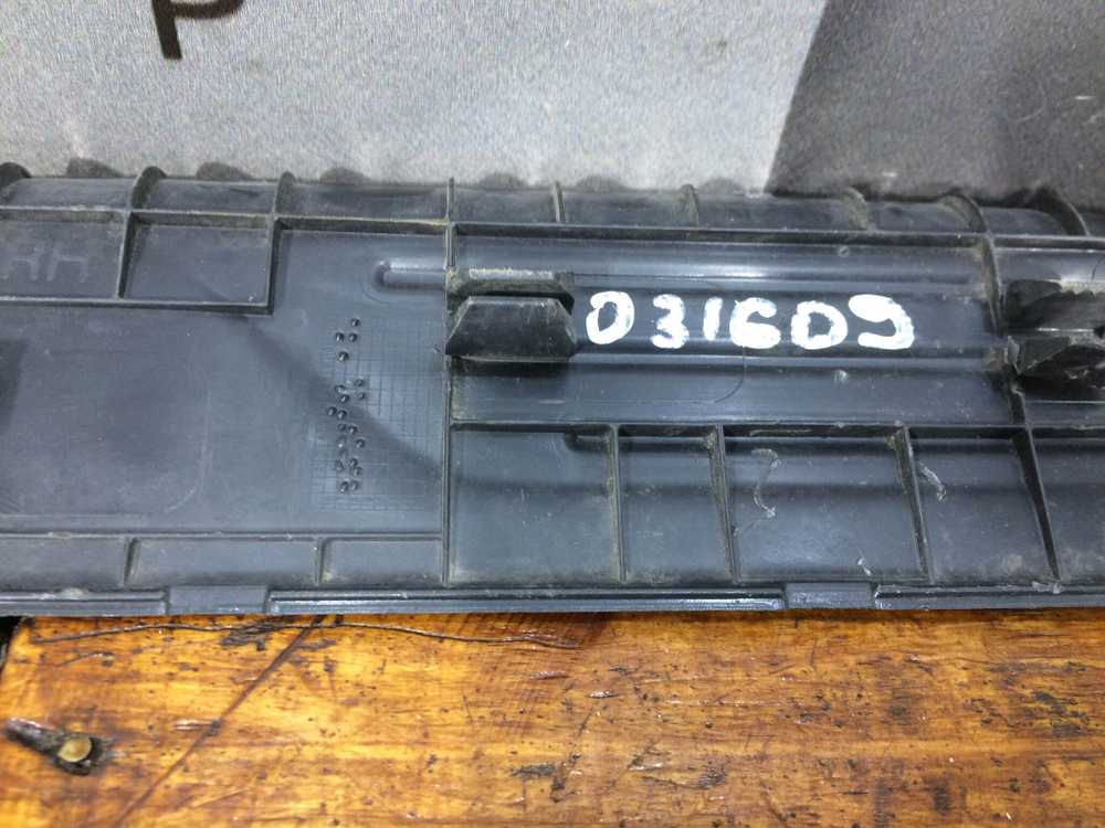 Накладка порога задняя правая Hyundai Creta 1 (GS) 16-21 Б/У Оригинал 85887M0000