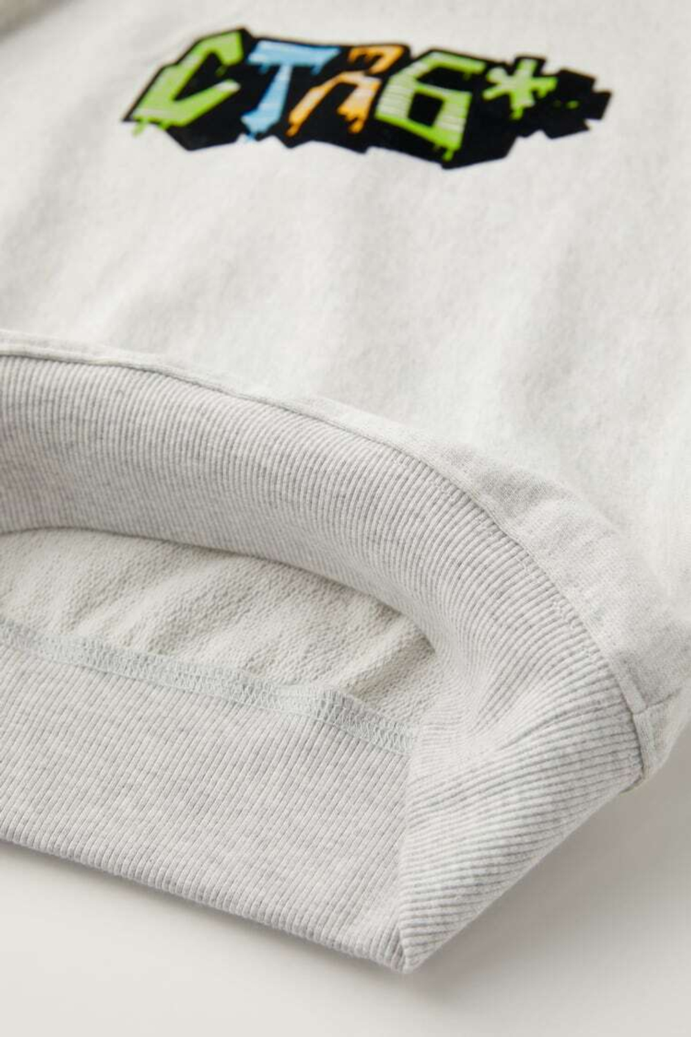 ZARA ТОЛСТОВКА С РЕЛЬЕФНЫМ ПРИНТОМ, СЕРЫЙ С МЕЛАНЖЕВЫМ ЭФФЕКТОМ