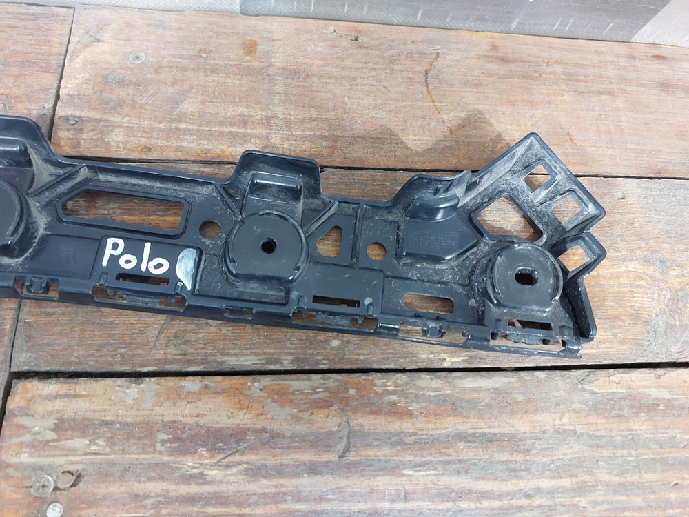 Кронштейн заднего бампера левый Skoda Rapid 2 20-нв Б/У Оригинал 60U807393D