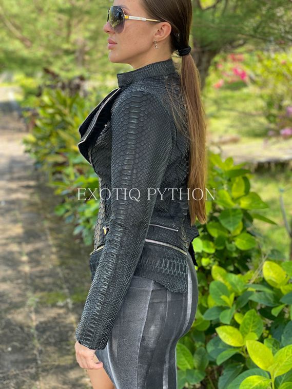 Женская куртка из кожи питона JT-111