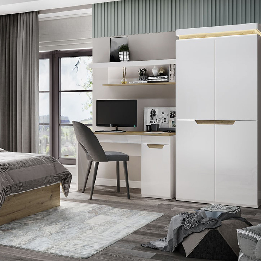 Шкаф с витриной