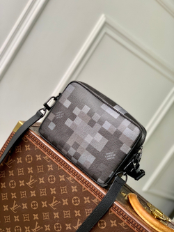 Louis Vuitton Nil Bag