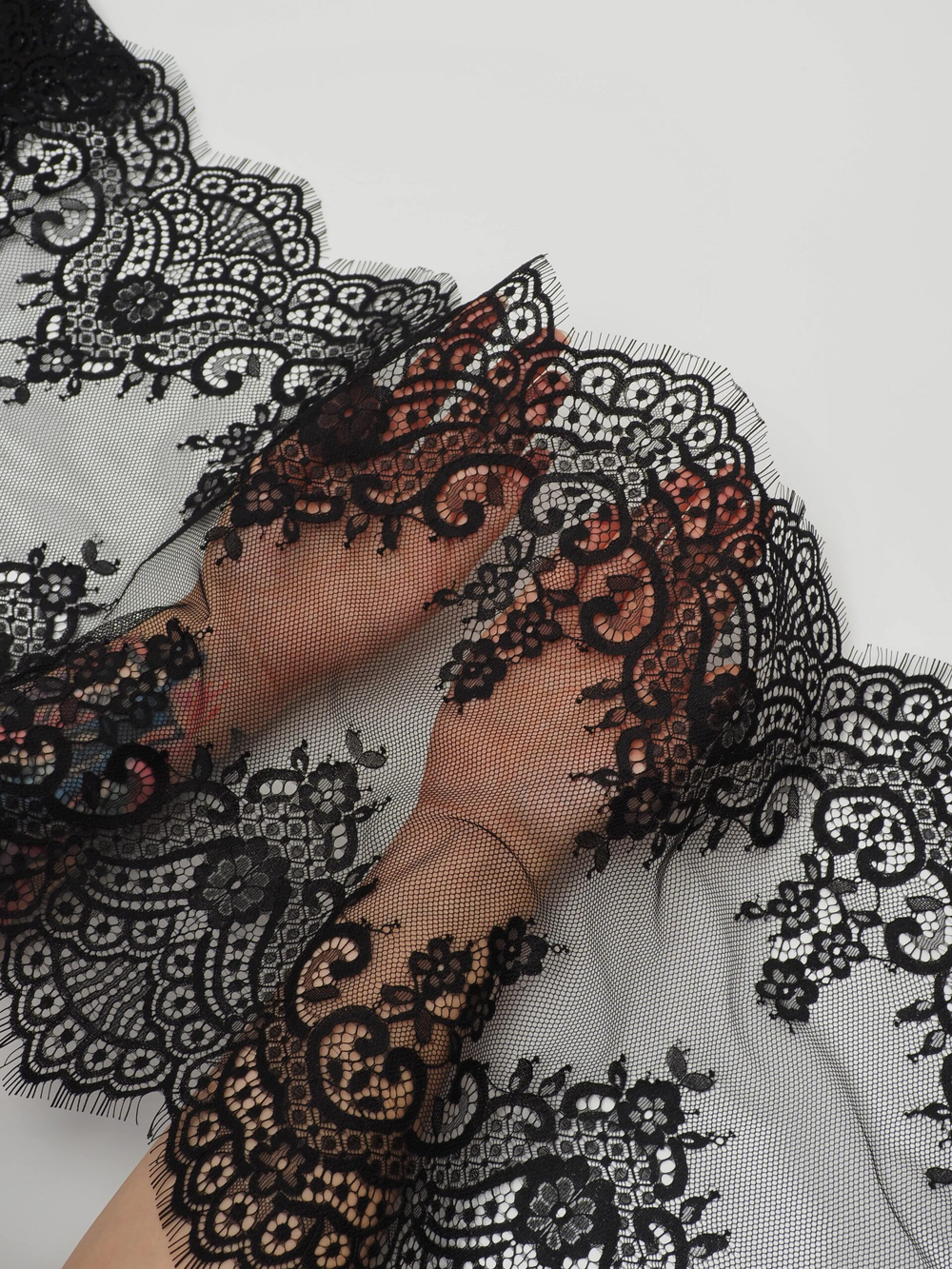 Кружево шантильи черное неэластичное ширина 36 см купон 2,9 м С БРАКОМ