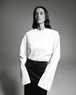 Лонгслив с широкими рукавами