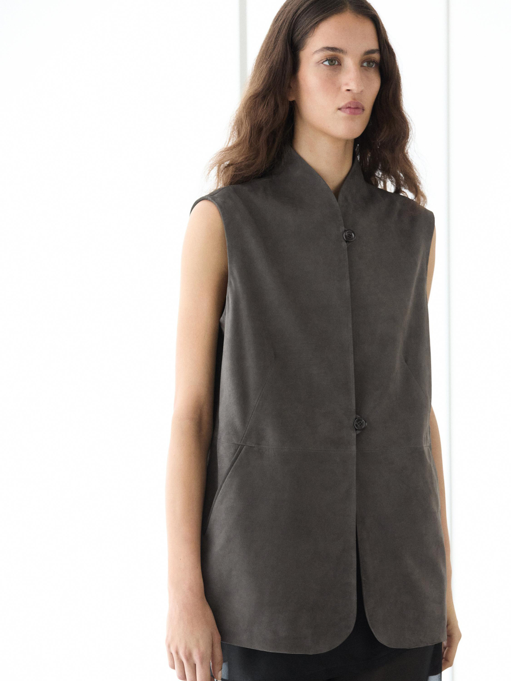 Massimo Dutti Жилет из кожи с бархатистой отделкой, кротово-коричневый