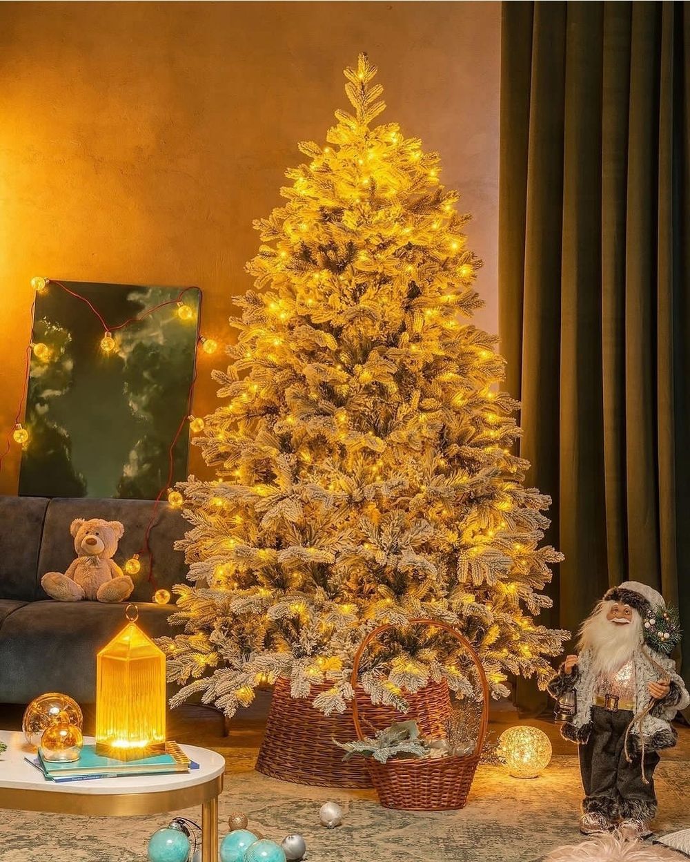 Ель заснеженная «Аляска» с 2в1 встроенной гирляндой (Литая+пвх) 240 см / 2,4 м