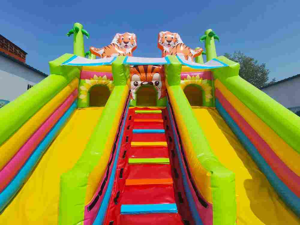 Коммерческий надувной батут «Тигриная страна 2», 10*5*5 м.