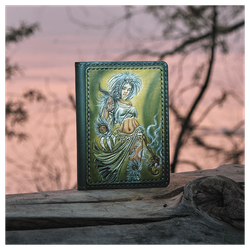 Кожаная обложка на паспорт «Шаманка» (фигура)
