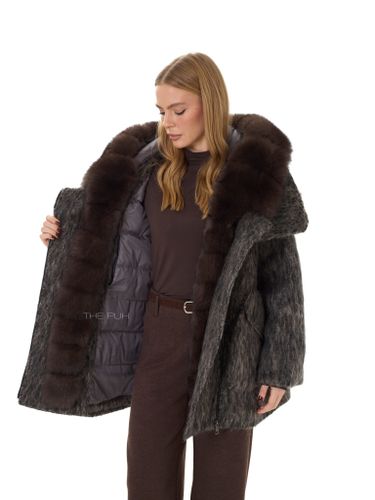 Шоколадный шерстяной пуховик с меховым воротником