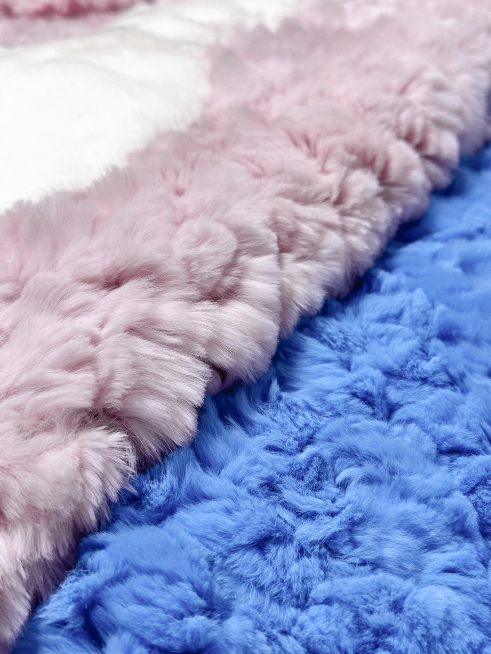 "Вязаный" детский плед из натурального меха рекс "Котик" 120х80 см (голубой)