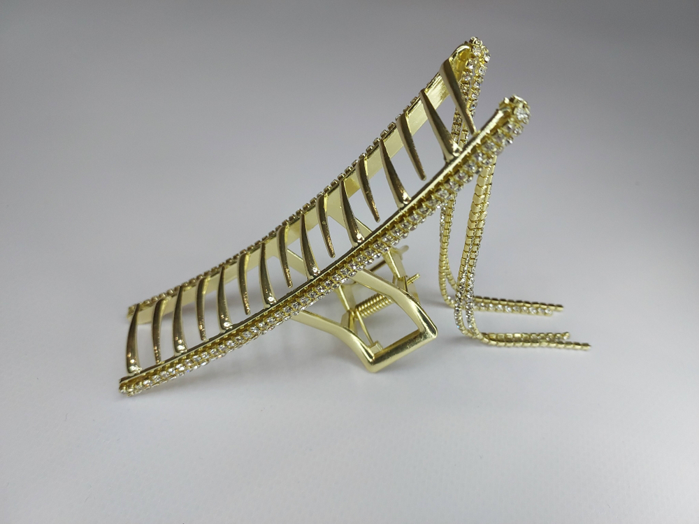 Заколка Краб зажим блестящий  для волос с квадратной дугой с двумя полосками из страз и длинными кисточками. Цвет золото