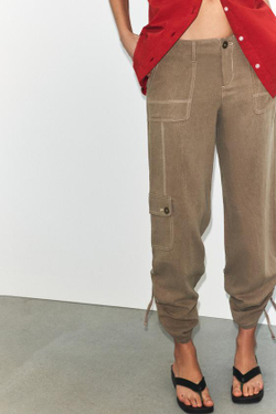 ZARA СТРУЯЩИЕСЯ БРЮКИ СО СБОРКАМИ, СВЕТЛО-КОРИЧНЕВЫЙ