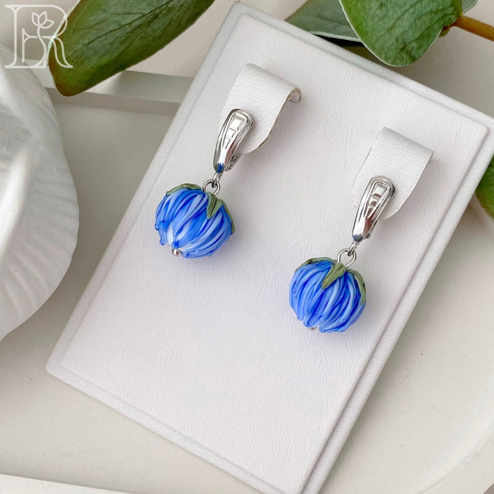 LEFIREL' Серьги серебряные женские "Клевер" с цветами из муранского стекла / ювелирные украшения из родированного серебра 925