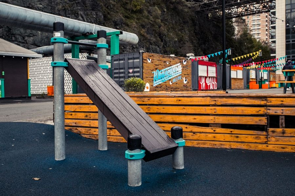 Наклонная скамья для упражнений на пресс