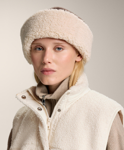 Oysho Двусторонняя шапка из искусственной овчины, шоколадный