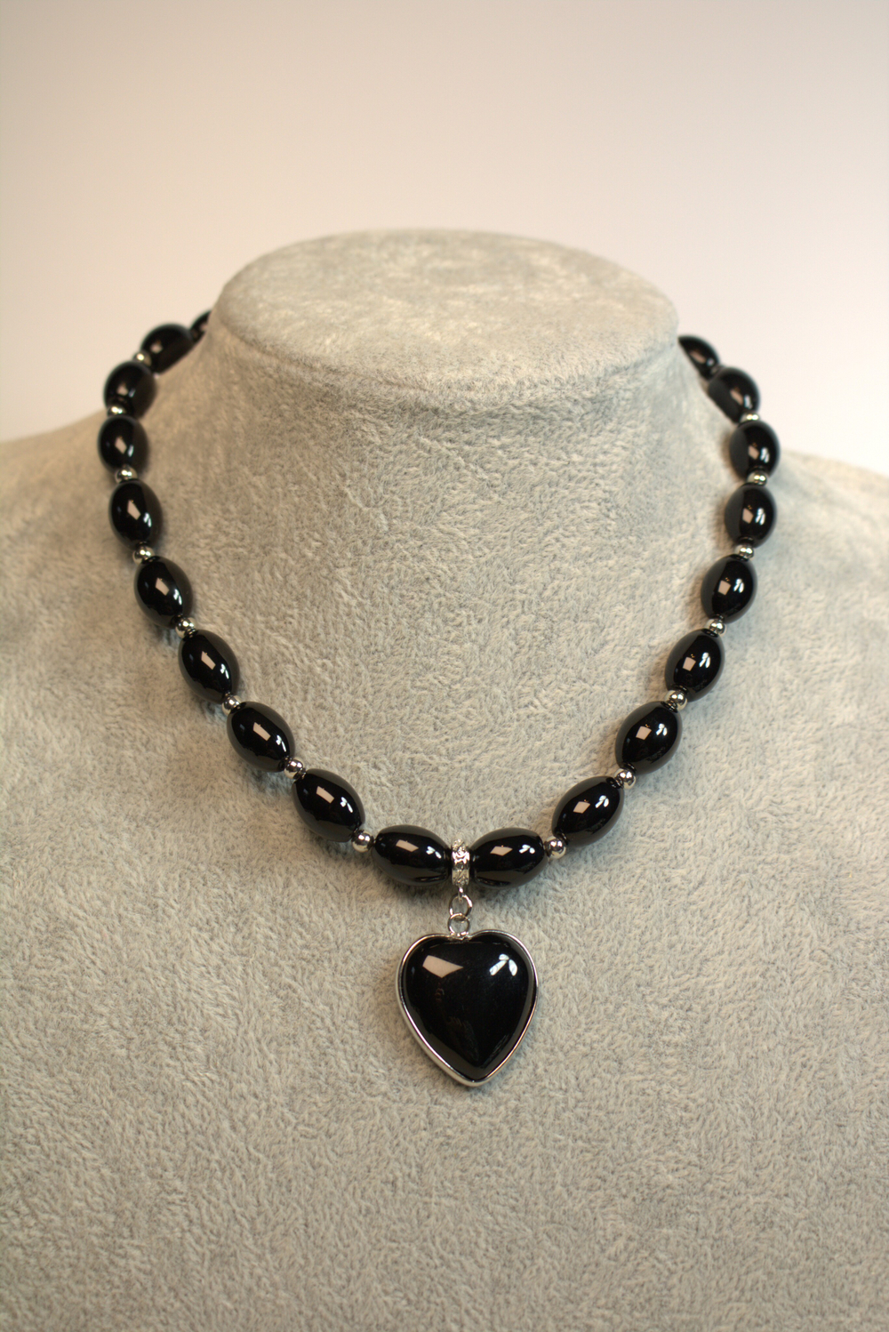 Колье из натурального черного агата "Черное сердце"