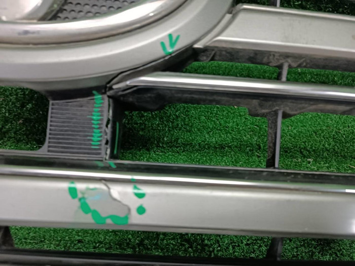 Решетка радиатора Toyota Land Cruiser 200 (2015-2021)