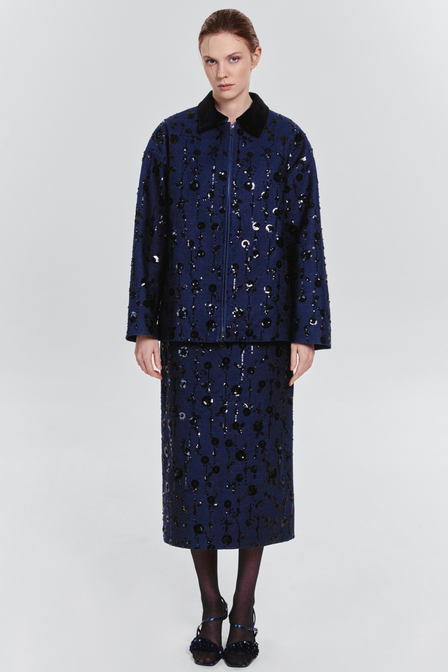 Бомбер из расшитого денима