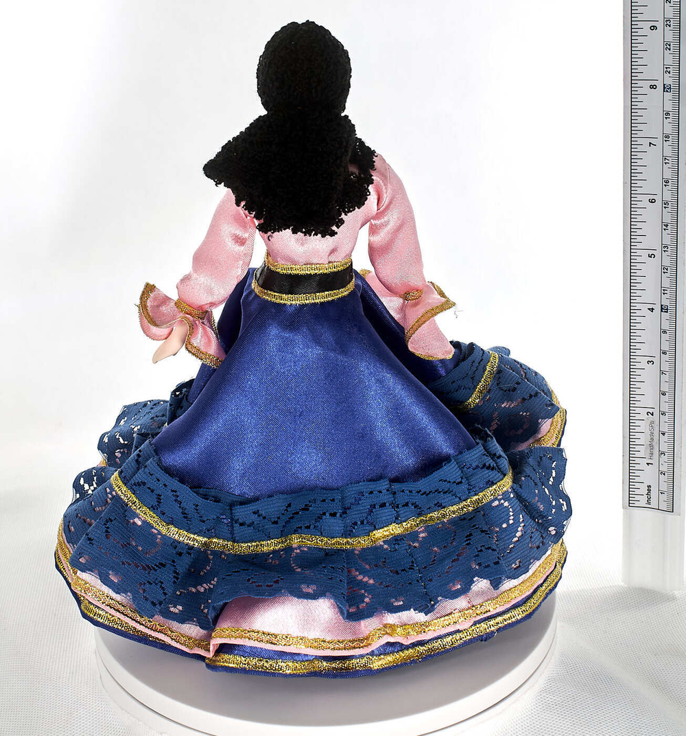 Фарфоровая кукла коллекционная Цыганка Кармен