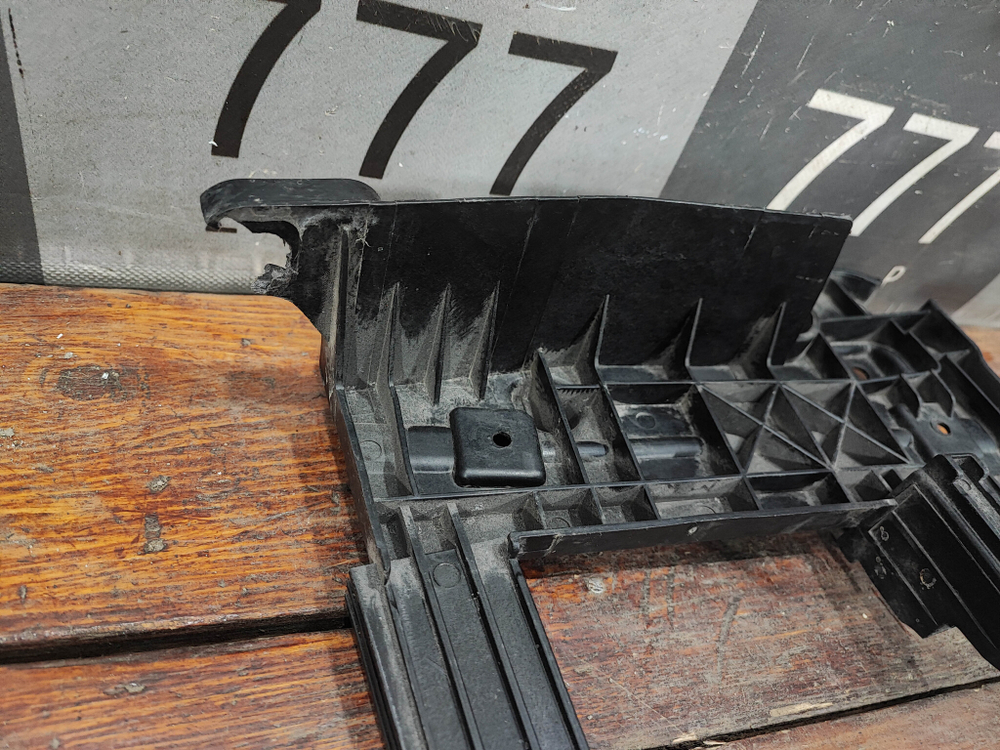 Кронштейн решетки радиатора левый Haval Jolion 24-нв Б/У Оригинал 5509102XST13A