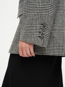 Жакет однобортный прямого силуэта