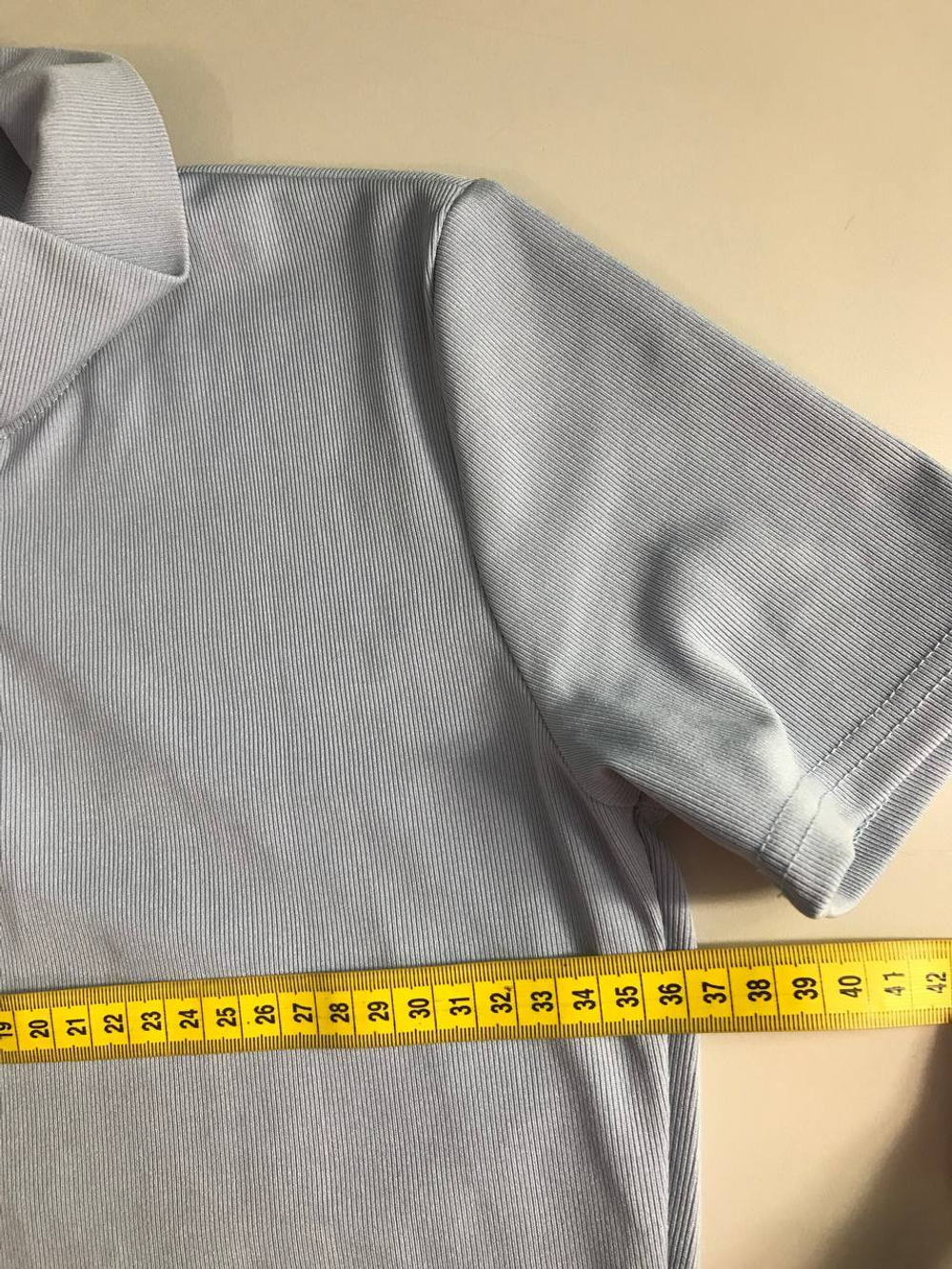 Футболка укороченная, визуально на 44 размер