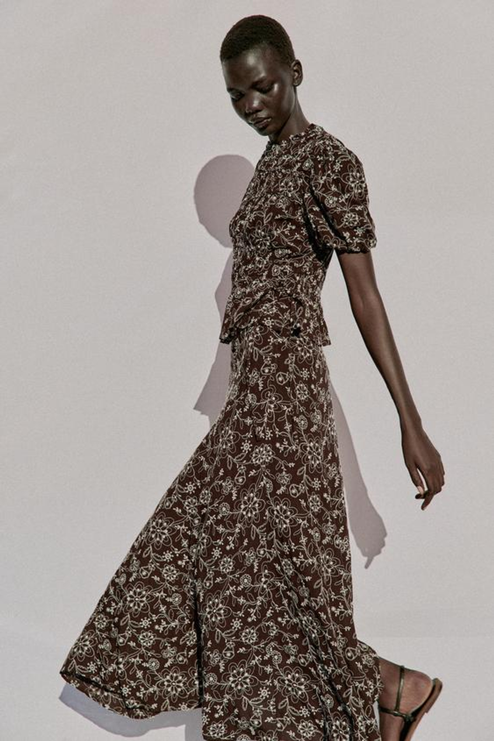 ZARA ЮБКА МИДИ С ВЫШИВКОЙ, КОРИЧНЕВЫЙ/ЭКРЮ
