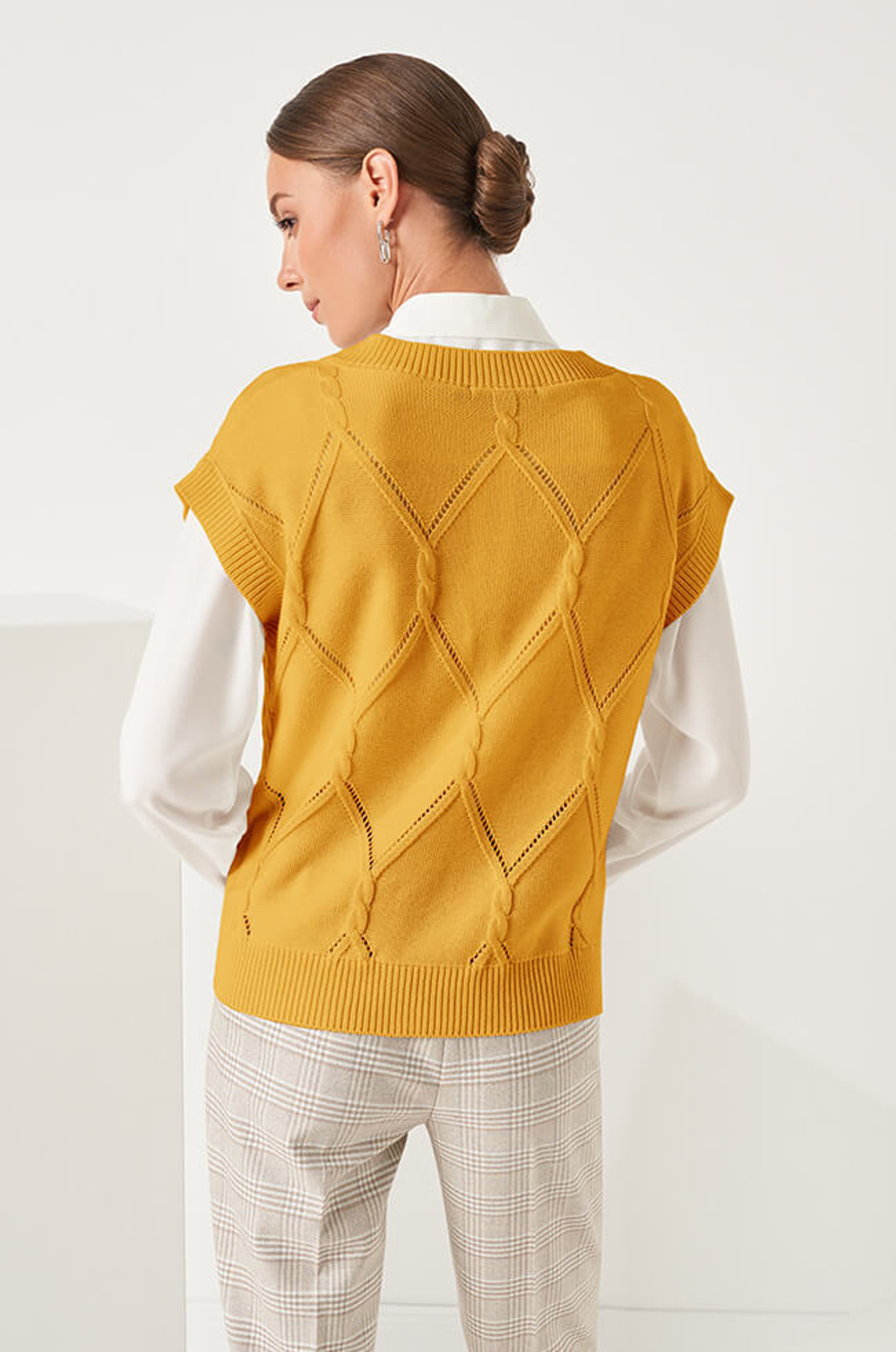 22850 Жилет женский (горчица)