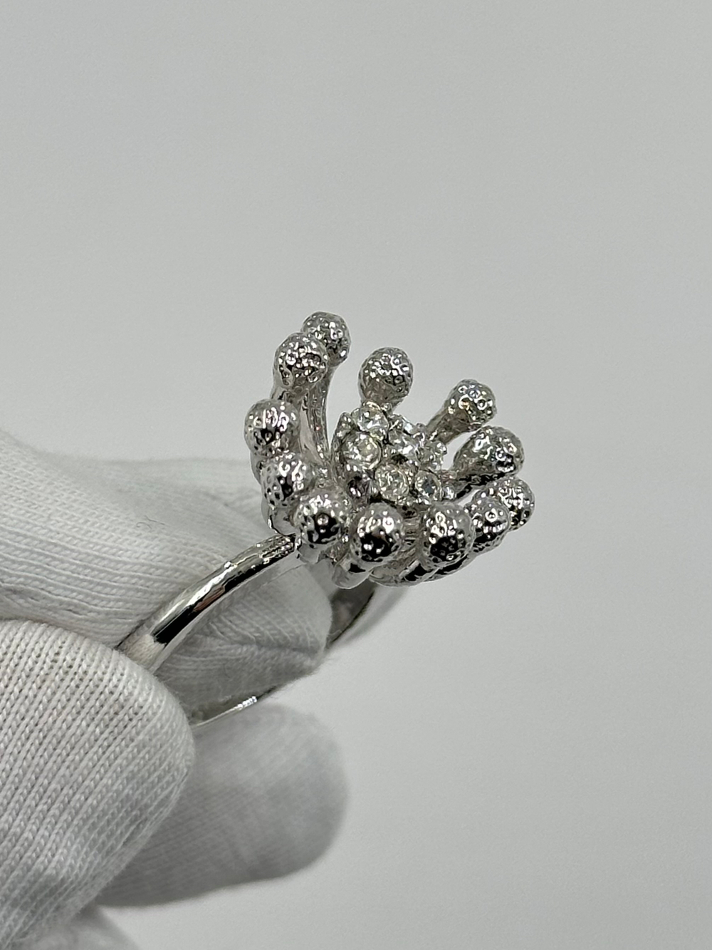 Кольцо с кристаллами