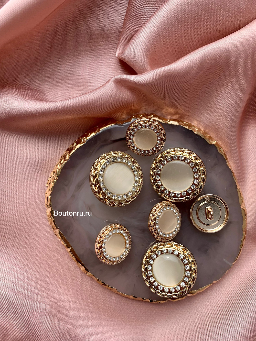 Пуговицы золото со стразами луна косичка