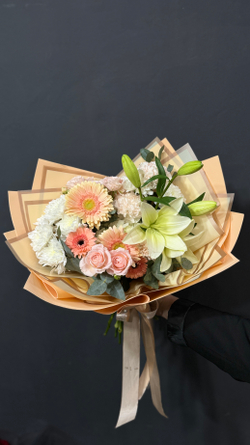 Нежный персиковый сборный букет