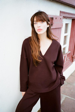 ZARA ТОП ИЗ ИНТЕРЛОКА С V-ОБРАЗНЫМ ВЫРЕЗОМ, БОРДОВЫЙ