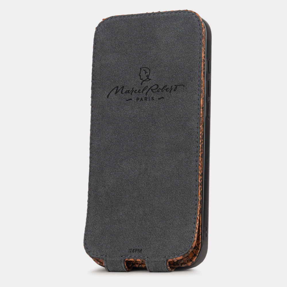 Чехол для iPhone 16 Pro кожаный, питон цвета коньяк