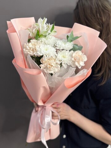 Букет-комплимент в кремовой гамме