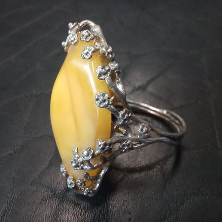 Кольцо с янтарём 2