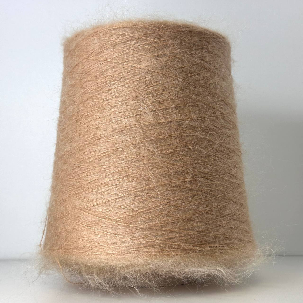 CIGNO - Ilaria Calenzano; 50% кидмохер, 30% нейлон, 20% меринос; 1000м/100гр; col. 006070, цвет: песочный