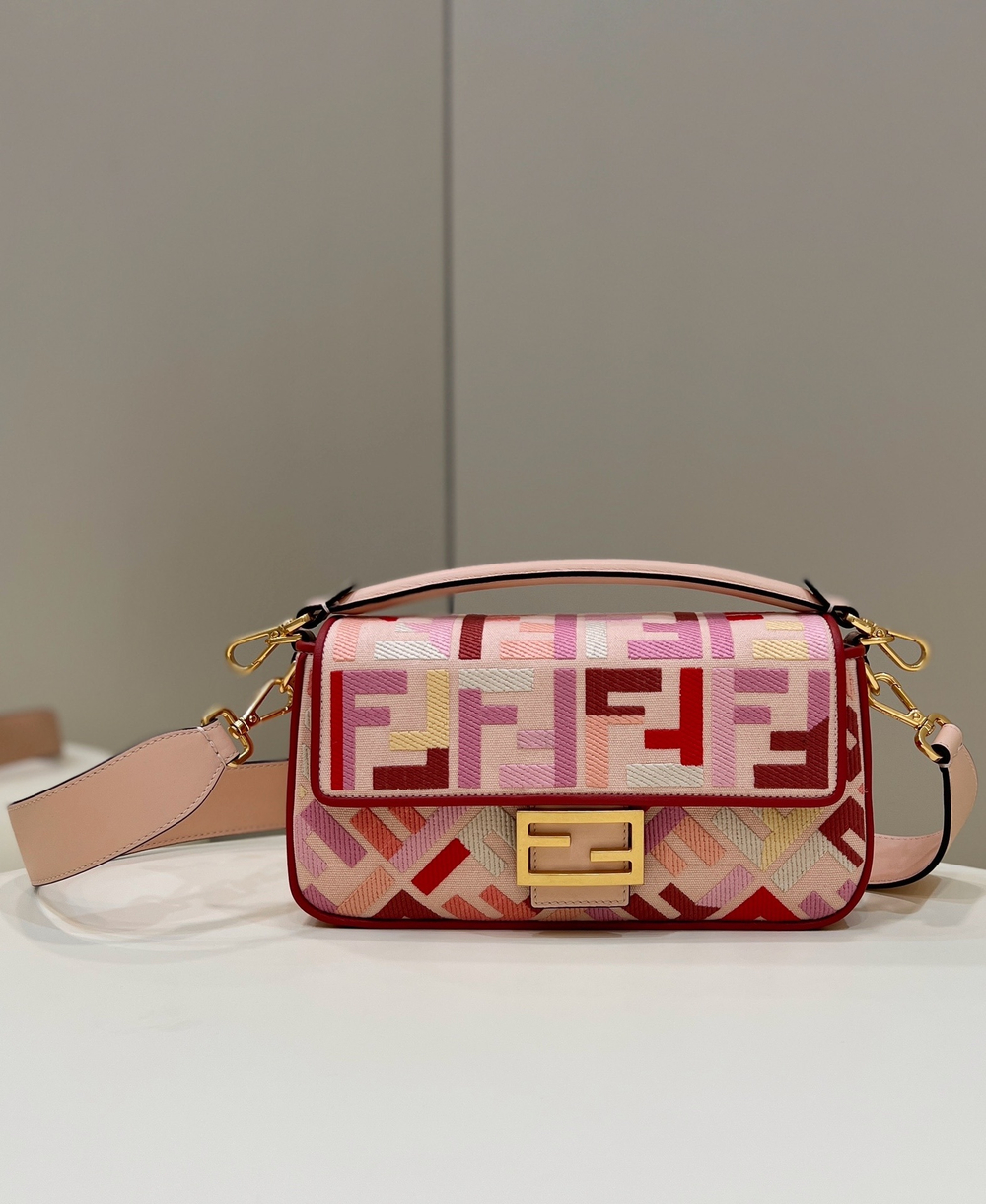 Fendi Baguette 27 cm