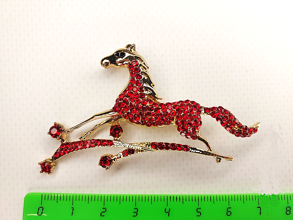 Брошка "Красная огненная лошадь". Женская брошь,украшение.Подарок на новый год. Символ года