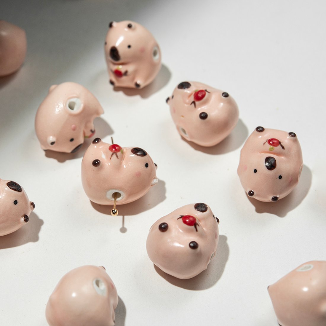 Бусина "Капибара", 19,6*15,8мм, персиковая, глазурированный фарфор